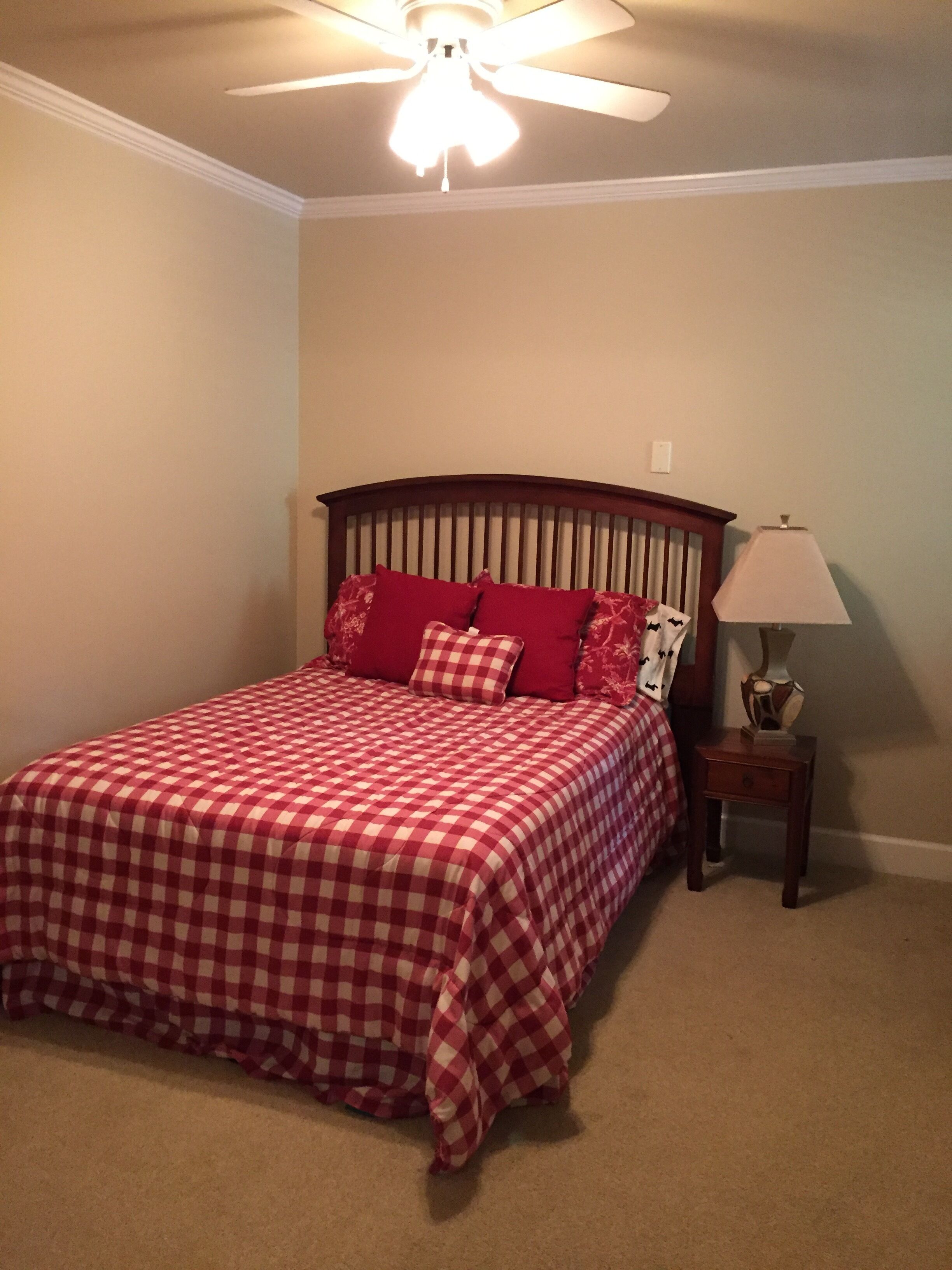 Location perfect for football, baseball and basketball. Short stroll to each!!!!