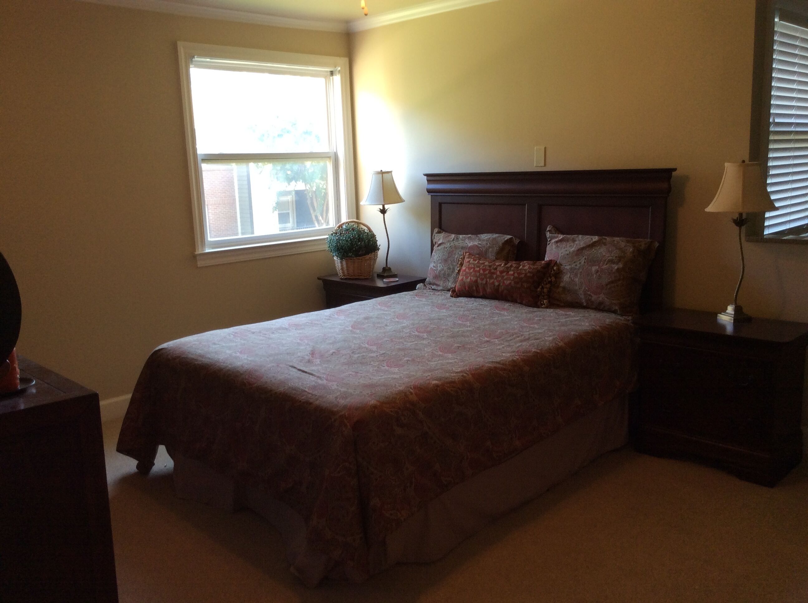 Location perfect for football, baseball and basketball. Short stroll to each!!!!