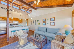 Televisio, DVD-soitin, kirjoja, videokirjasto