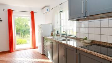 Apartment, 1 Bedroom, Garden View, Ground Floor | Living area