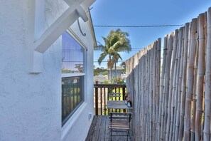 Outdoor dining - Private 1 bdrm apartment Balboa Park + Zoo steps away, EASY PKNG + HotTub + W/D (San Diego)