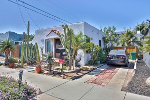 Exterior - Private 1 bdrm apartment Balboa Park + Zoo steps away, EASY PKNG + HotTub + W/D (San Diego)