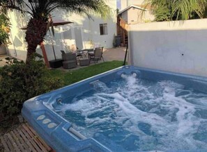 Outdoor spa tub - Private 1 bdrm apartment Balboa Park + Zoo steps away, EASY PKNG + HotTub + W/D (San Diego)