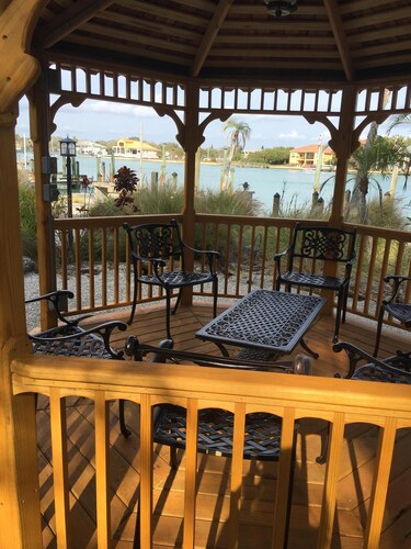 2 BEDROOM ON INTRACOASTAL W/ BEACH ACCESS