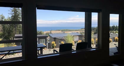 2 BRDM MODERN Suite in Royal Bay w/ Ocean View