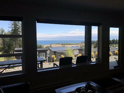 2 BRDM MODERN Suite in Royal Bay w/ Ocean View