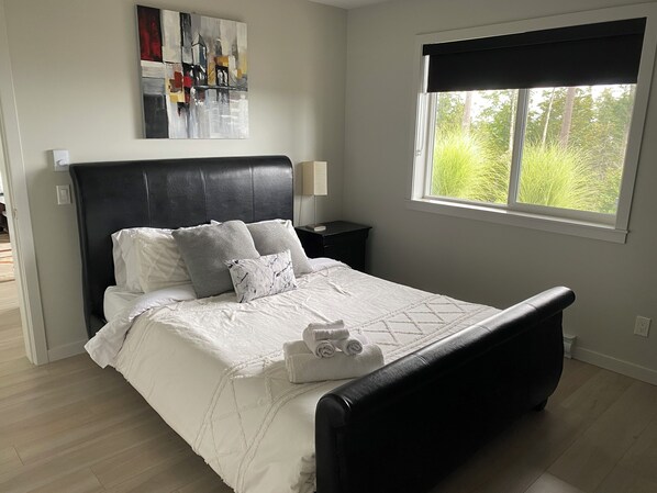 2 bedrooms, in-room safe, iron/ironing board, free WiFi