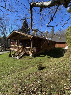Exterior - SPRING IN THE GREEN MOUNTAINS/PET FRIENDLY-WOOF (Mount Holly)