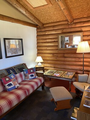 Books - SPRING IN THE GREEN MOUNTAINS/PET FRIENDLY-WOOF (Mount Holly)