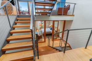 Interior - Amazing views&location! TH in downtown, w/parking, great for 2 families (Hood River)