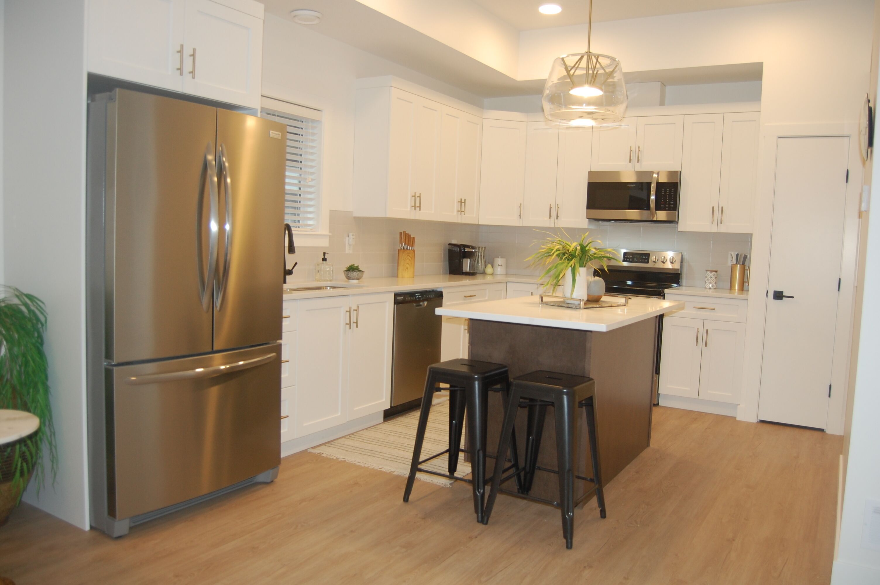 Modern Executive Condo Located in Vernon