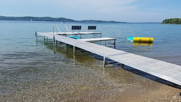 Plage, chaises longues, serviettes de plage