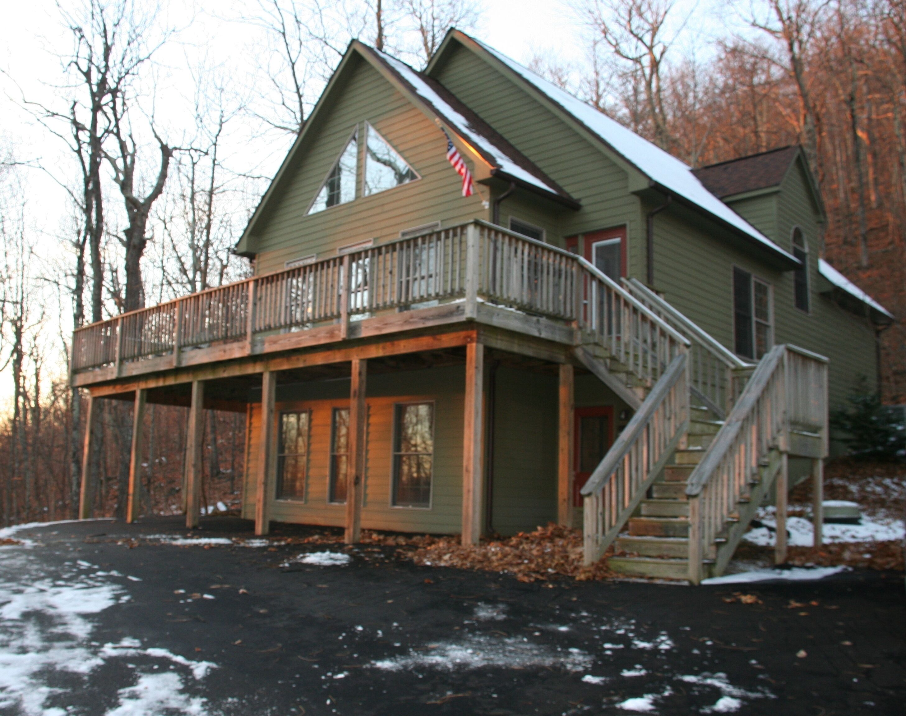 Walking Distance To Mountain Inn, Great Location For Your Mountain Getaway