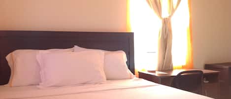1 habitación, tabla de planchar con plancha, wifi y ropa de cama