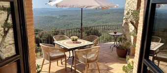 16th century renovated Mas located in mountains with sea views