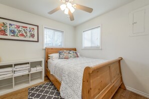 2 Schlafzimmer, Zimmersafe, Schreibtisch, Bügeleisen/Bügelbrett