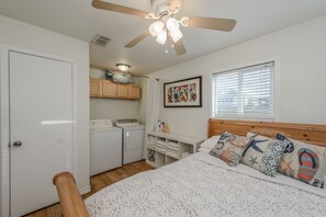 2 bedrooms, in-room safe, desk, iron/ironing board