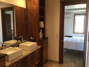 5 bedrooms, free WiFi, wheelchair access