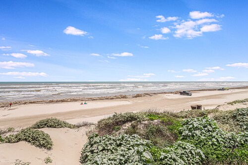 Ranta-asunto - näköala uima-altaalle / merinäköalalla etelään / lahdelle pohjoiseen