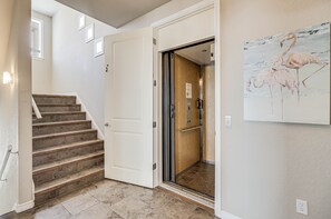 Interior - A Shore Thing - Overlooking Pool/ Ocean Views to South/ Bay View to North (Port Aransas)