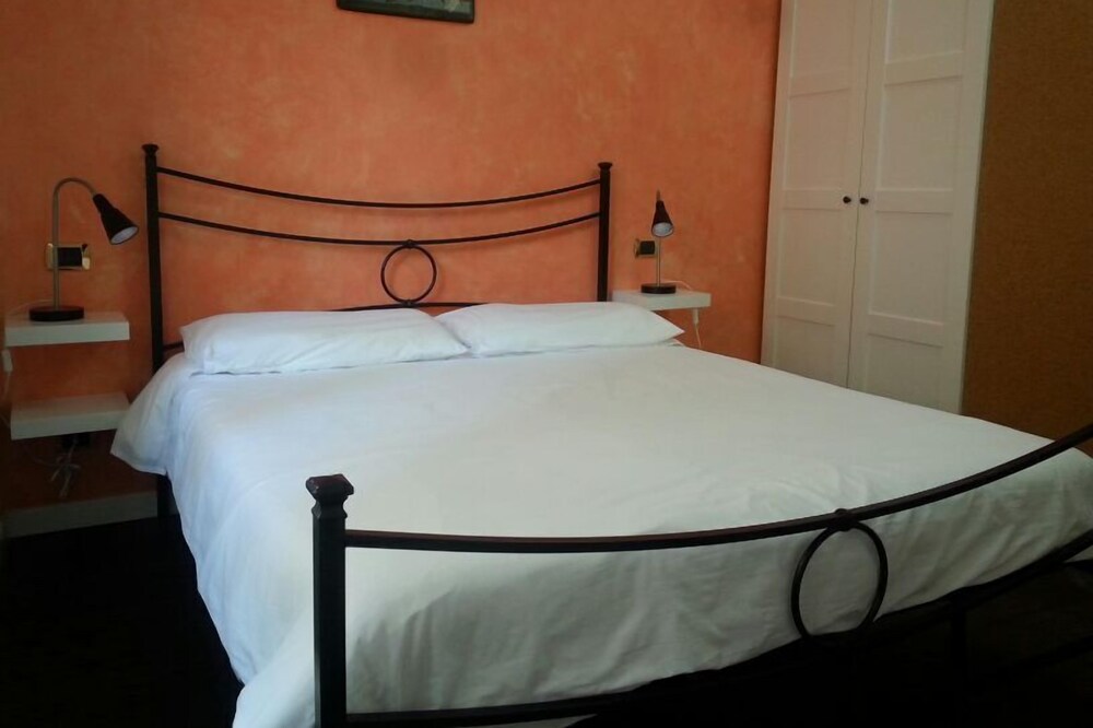 PRISCILLA' SUITE & PARKING AT ST.PETER' S BASILICA + FREE CALLS TO USA/CAN/CHINA