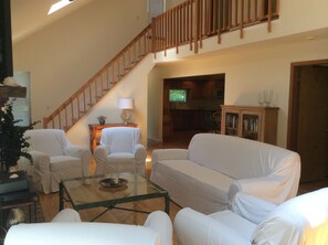 Smart TV, fireplace, computer monitors, printers