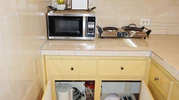 Microwave, electric kettle, toaster, blender