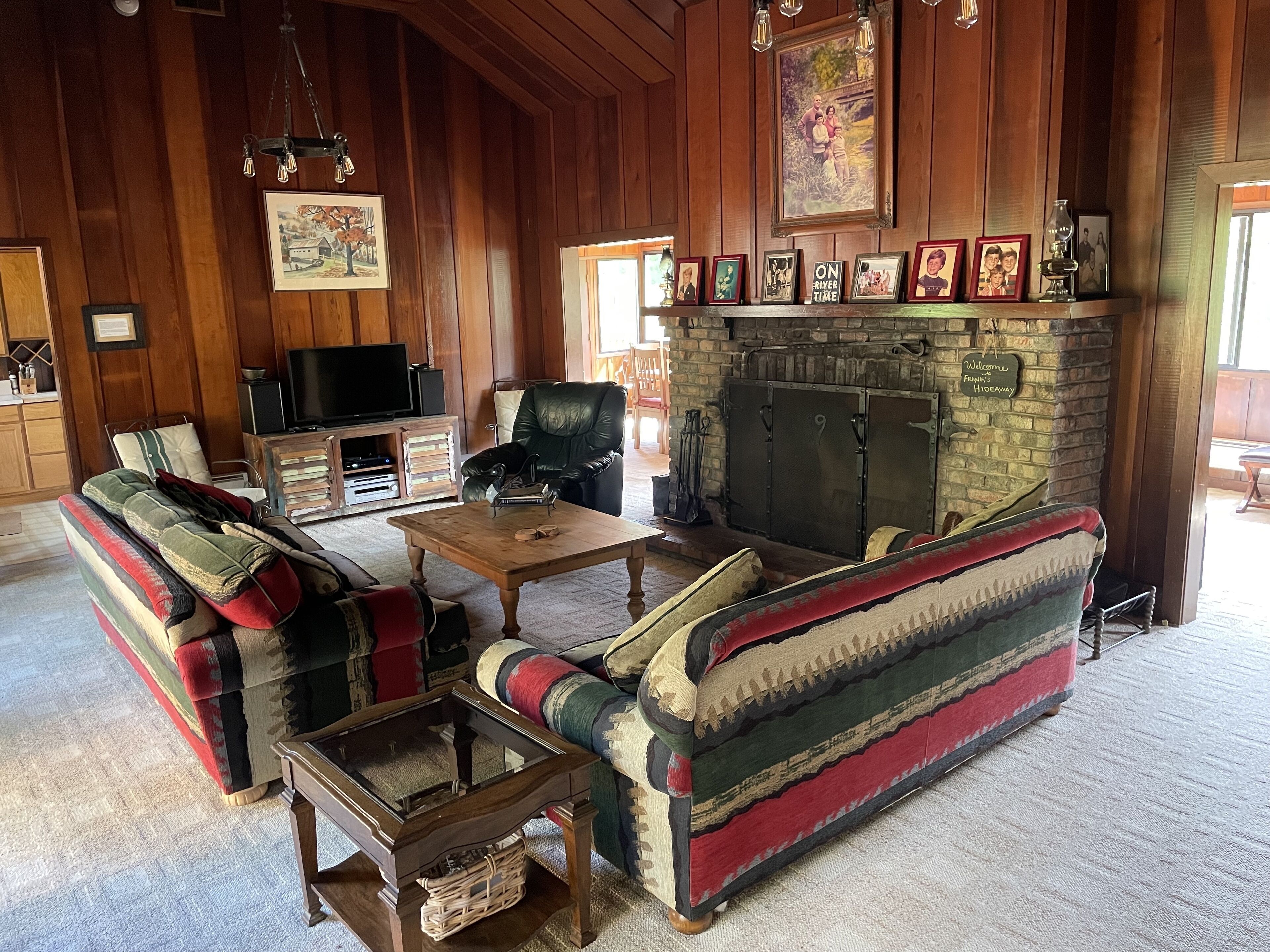 The Hideaway: 4 Bedroom Russian River FRONT Cabin in Guerneville w/ PRIVATE DOCK