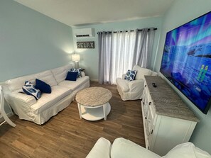 Smart TV - Walk to beach. Pool view. Daily rentals V2 (Sarasota)