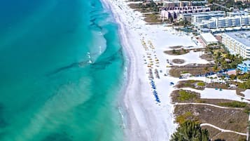 Beach nearby, sun loungers, beach towels
