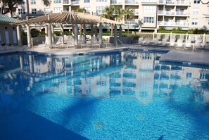室外游泳池，恒温泳池