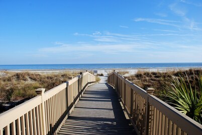 EXCEPTIONAL OCEANFRONT VILLA - NEW MASTER BATH, WINDOWS, APPLIANCES - THE BEST!