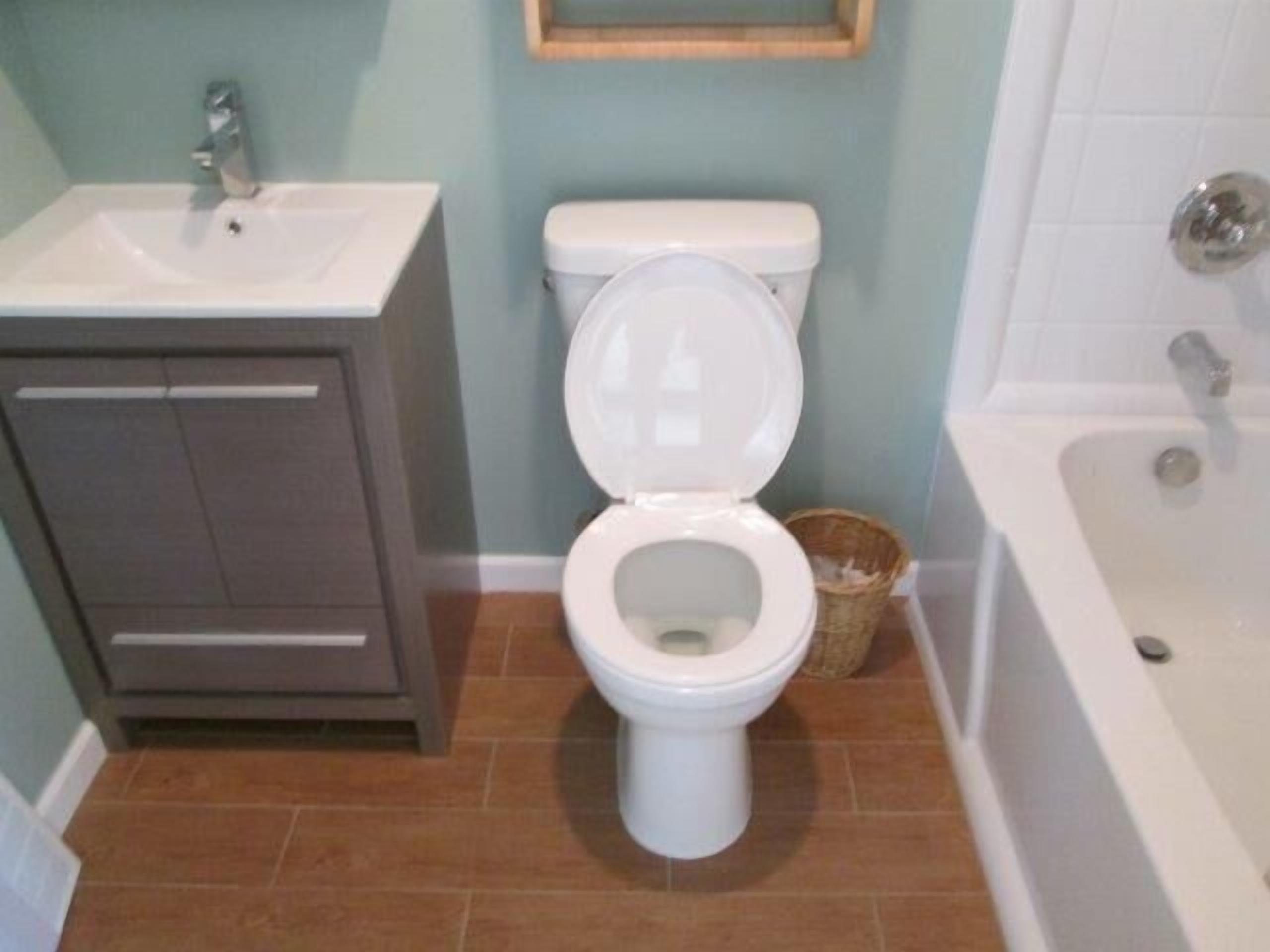 1 OFF THE OCEAN / STEPS TO OCEAN/ FULLY RENOVATED / HEAR THE WAVES / GREAT VALUE