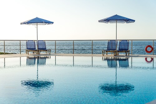 Seafront luxury apartment with amazing sunset view 4