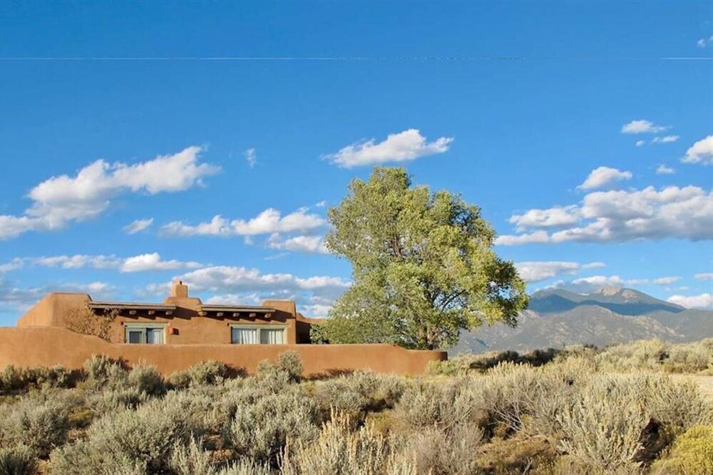Charming pueblo-style home with incredible views!
