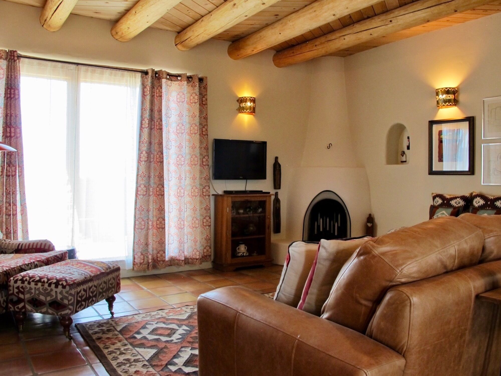 Charming pueblo-style home with incredible views!