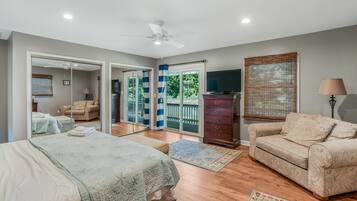 4 Schlafzimmer, Schreibtisch, BĂŒgeleisen/BĂŒgelbrett, kostenloses WLAN