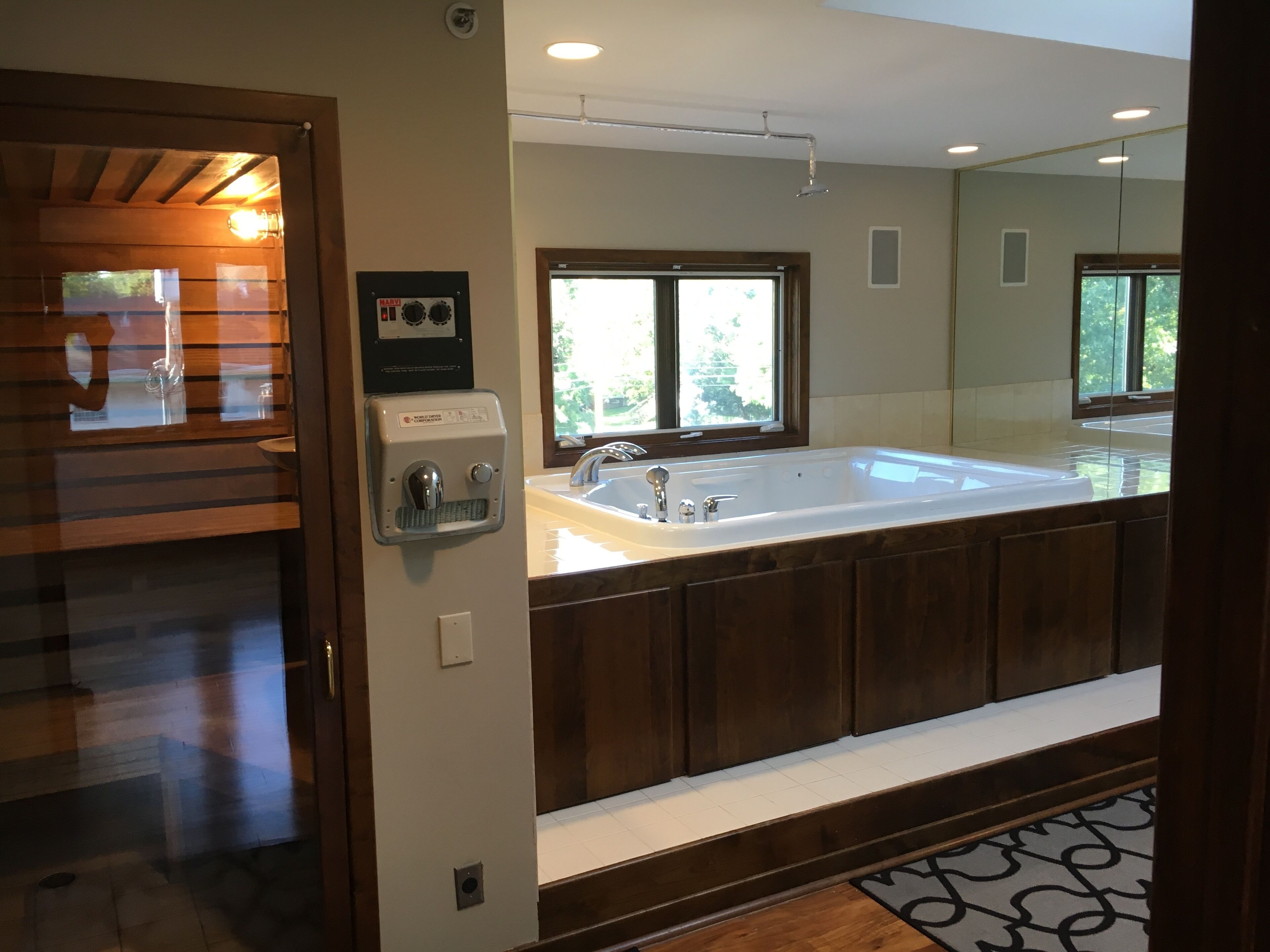 淋浴/盆浴组合、按摩浴缸、吹风机、坐浴桶