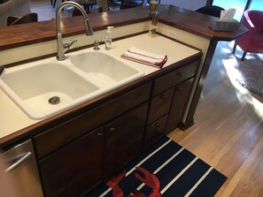 5 bedrooms, iron/ironing board, free WiFi, bed sheets