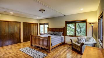 5 bedrooms, iron/ironing board, free WiFi, bed sheets