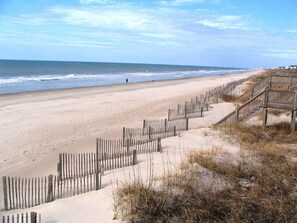 Beach nearby - Pier Pointe 7A3 - Oceanside, Soundside, and Poolside in Emerald Isle, ~NC~ (Emerald Isle)