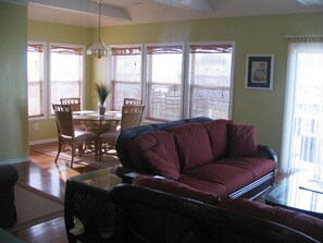 TV, DVD player, books - Pier Pointe 7A3 - Oceanside, Soundside, and Poolside in Emerald Isle, ~NC~ (Emerald Isle)