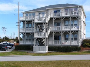Exterior - Pier Pointe 7A3 - Oceanside, Soundside, and Poolside in Emerald Isle, ~NC~ (Emerald Isle)