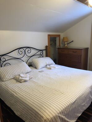 4 chambres, fer et planche à repasser, accès au Wi-Fi (inclus)