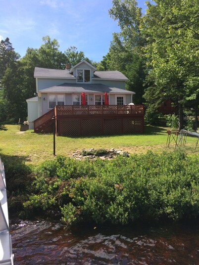 Papa’s Lake House, Quiet Retreat, Main Part Of Greater Bass Lake , Sleeps 12-14