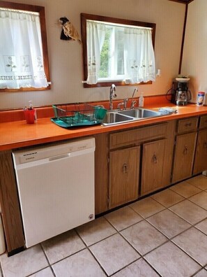Fridge, microwave, oven, stovetop - Papa’s Lake House, Quiet Retreat, Main Part Of Greater Bass Lake , Sleeps 12-14 (Greater Bass Lake)