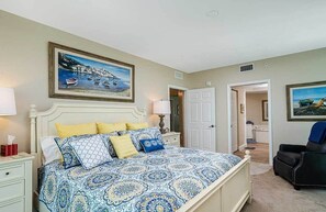 3 bedrooms, iron/ironing board, WiFi, bed sheets - Mirage: Waterfront Luxury Location  (Marco Island)