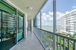Property grounds - Mirage: Waterfront Luxury Location  (Marco Island)