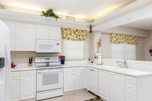 Coffee/tea maker, fridge, microwave, oven - Mirage: Waterfront Luxury Location  (Marco Island)