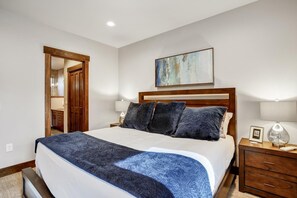 2 bedrooms, internet, bed sheets